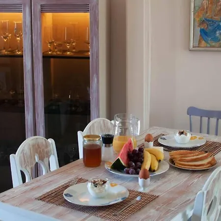 Hébergement de vacances Marys Art And Cultural House 100meters From The